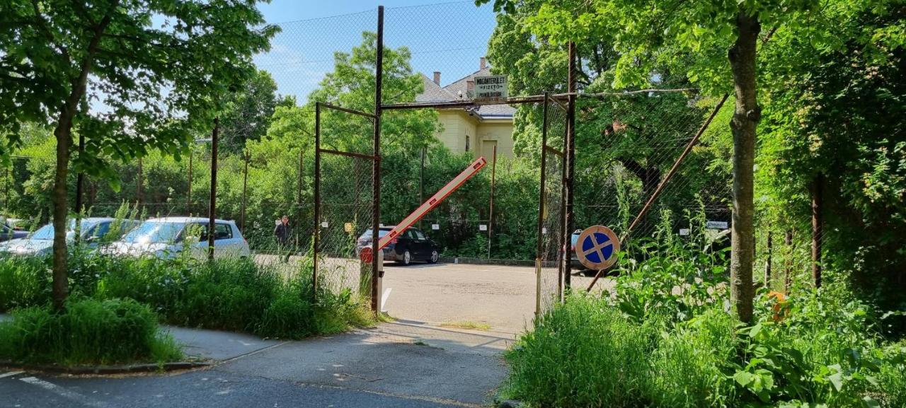 Mgtels Apartman - With Private Parking Budapest Exterior photo
