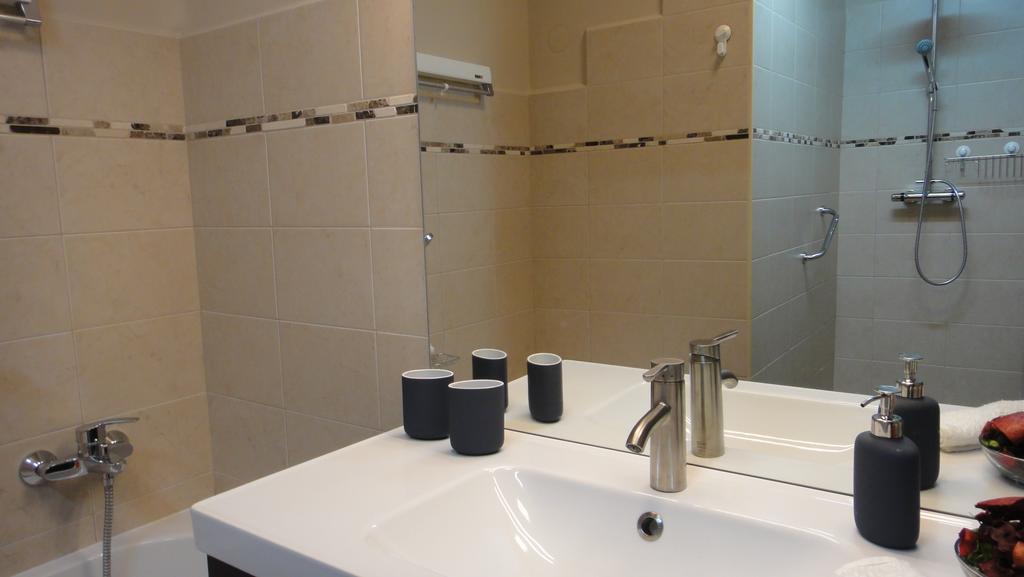 Mgtels Apartman - With Private Parking Budapest Exterior photo