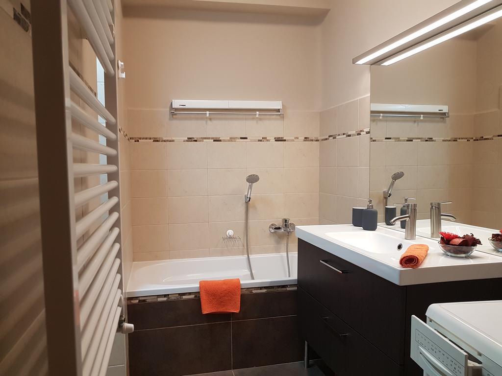 Mgtels Apartman - With Private Parking Budapest Exterior photo